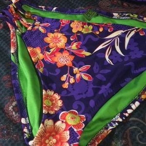 Two pieces of flower baiting suit